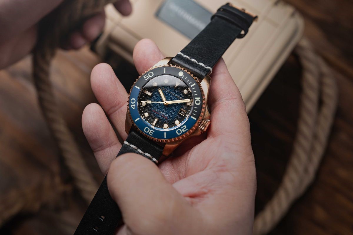 スピニカー“TESEI BRONZE SWISS AUTOMATIC”