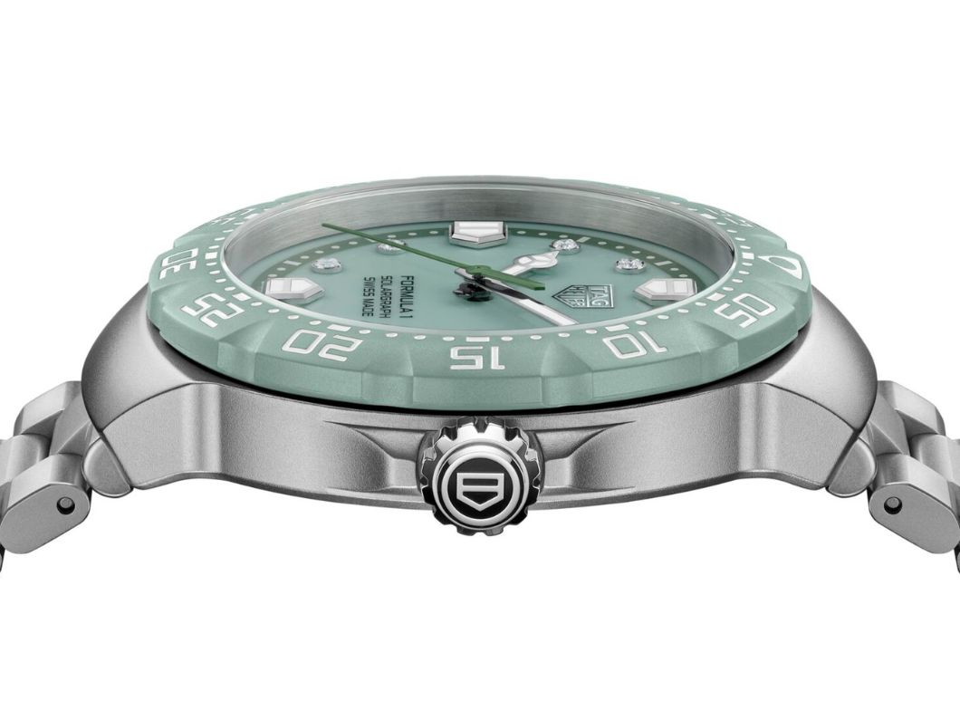 TAG Heuer（タグ・ホイヤー） フォーミュラ1 ソーラーグラフ パステルカラー